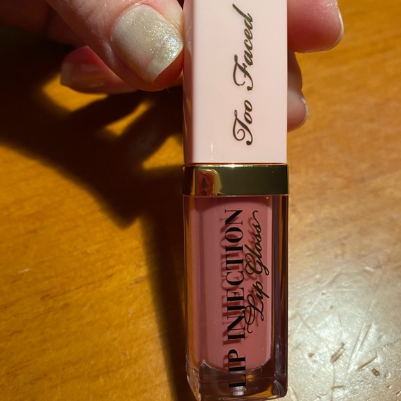 Too Faced Lip Injection Power Plumping Lip Gloss - Picture 4 of 12